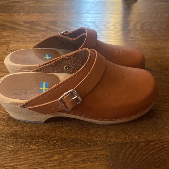 MIA Alma Buckle Clogs - Picture 3 of 7